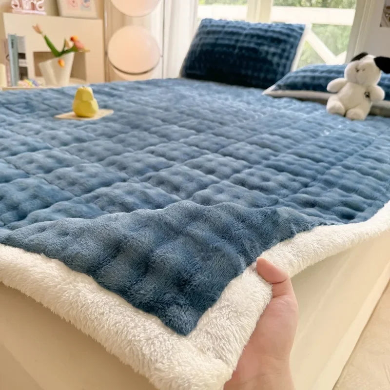 surmatelas chaud en velours pour lit double antidérapant et pliable - vue 3 sur 12