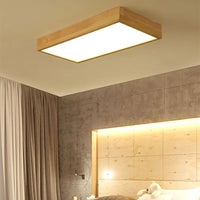 Moderne quadratische LED-Deckenleuchte aus Holz im minimalistischen Design