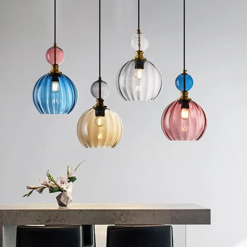Bonbonfarbene Pendelleuchte aus Glas für die Wohnungsdekoration - vue 2 sur 14