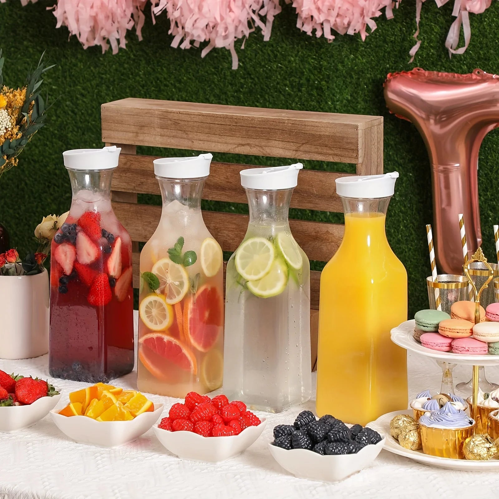 Carafe eau plastique avec couvercle usage fête polyvalente - vue 2 sur 6