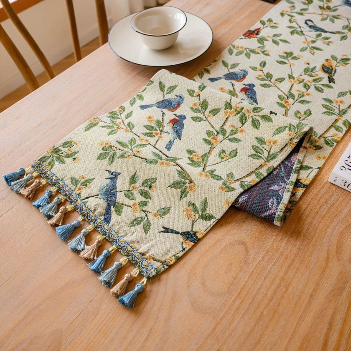 Chemin de table jacquard animal style nordique pompons - vue 2 sur 6