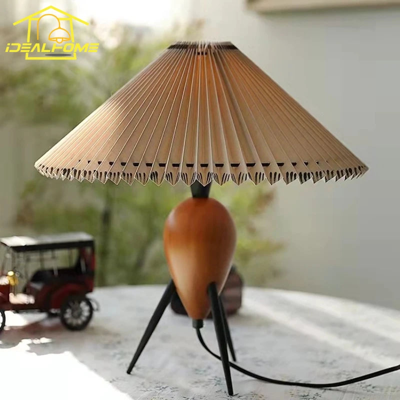 lampe à poser plissée en bois massif et tissu design moderne - vue 4 sur 6