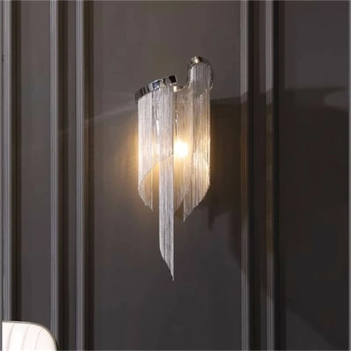 applique murale moderne élégante avec chaînes en aluminium pour décoration intérieure