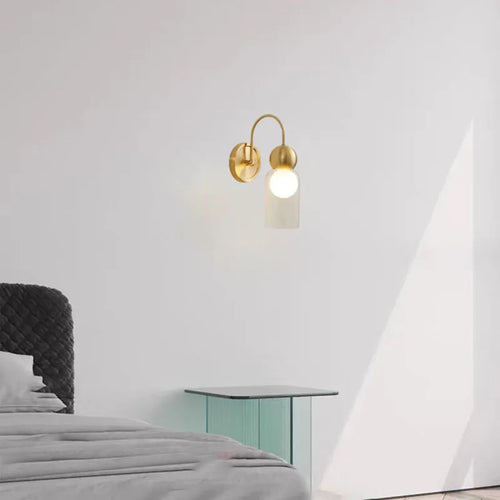 applique murale moderne en verre et cuivre pour escaliers allée