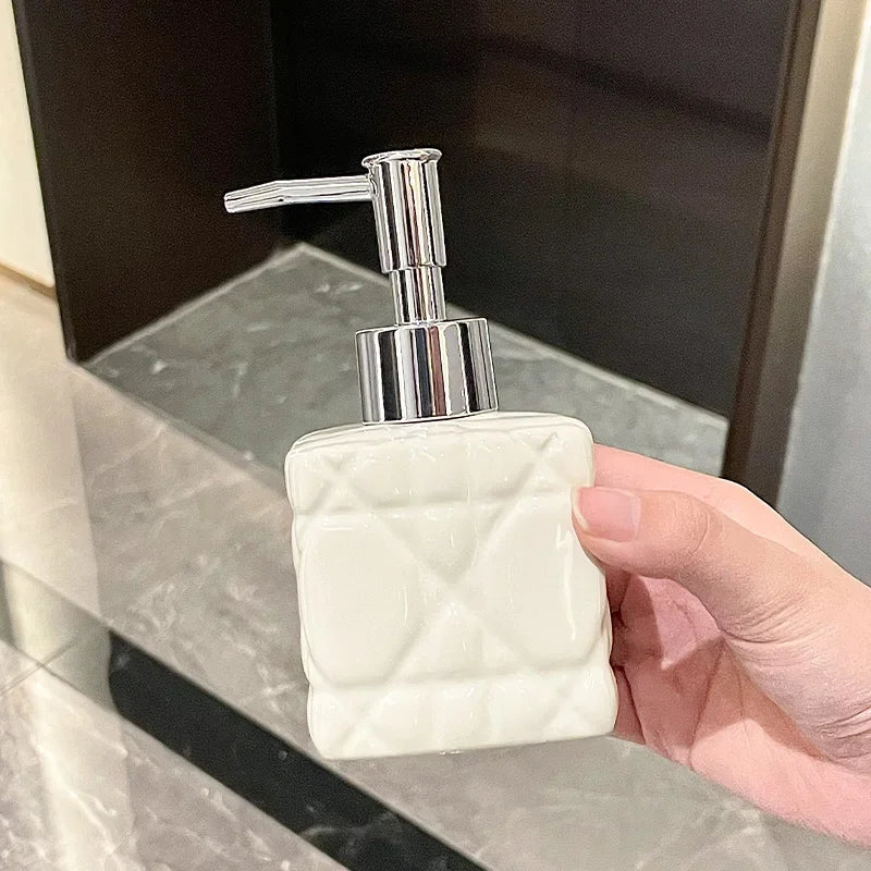 bouteille en céramique pour gel et désinfectant à main - vue 5 sur 8