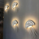 Weiße LED-Wandleuchte in Quallenform