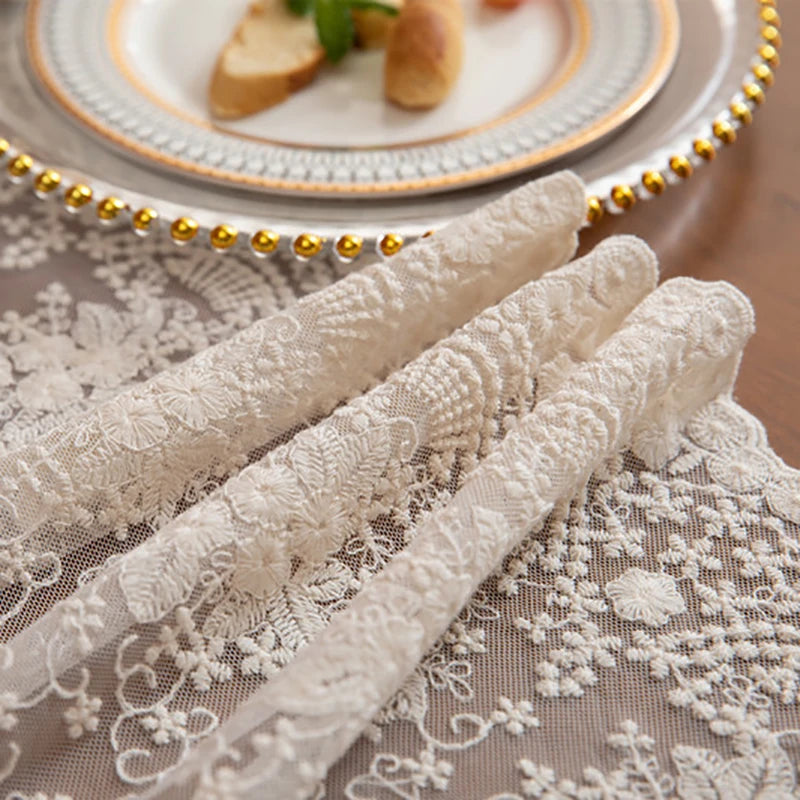 Chemin de table dentelle florale vintage beige bohème - vue 6 sur 7