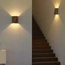 Wandleuchte aus Massivholz im japanischen Design für ein elegantes Interieur