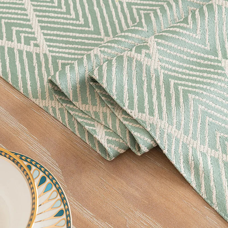 Chemin de table brodé motifs géométriques style bohème - vue 6 sur 7