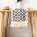 Chemin de table bohème géométrique beige à pompons