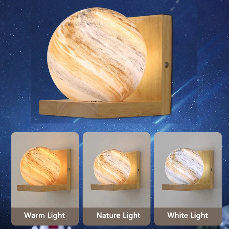 Moderne Wandleuchte aus Holz mit planetenförmigem LED-Lampenschirm - vue 5 sur 8