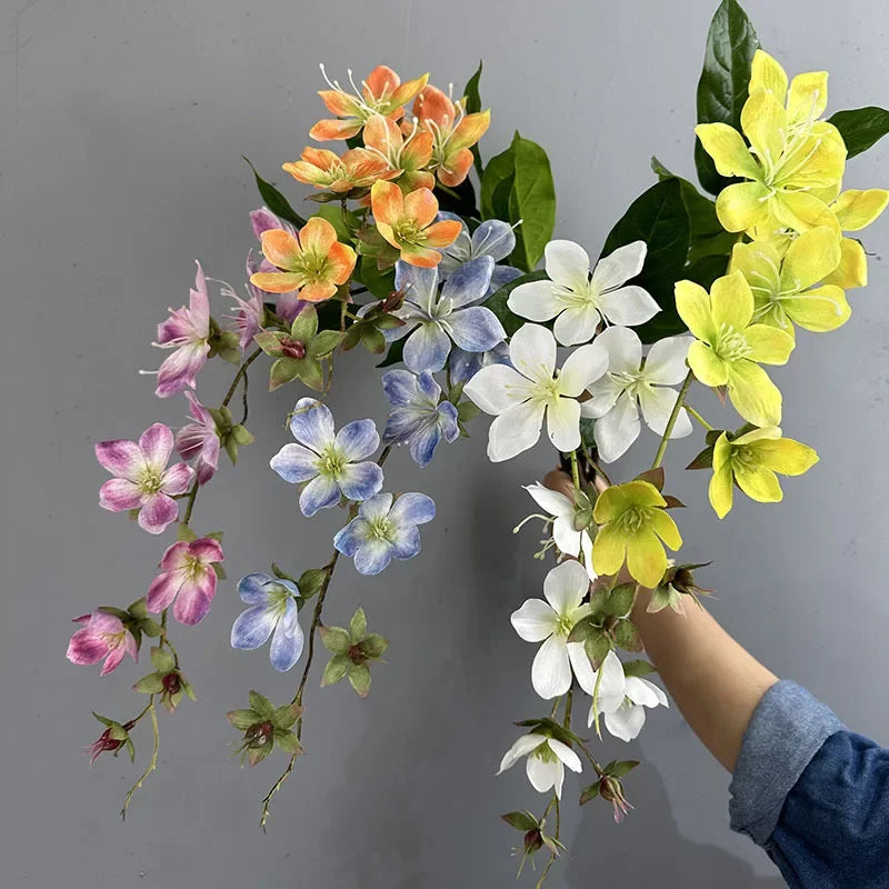 branche de jasmin artificielle en soie pour décoration festive - vue 3 sur 12