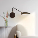 Moderne schwenkbare Wandleuchte für minimalistische Innenräume