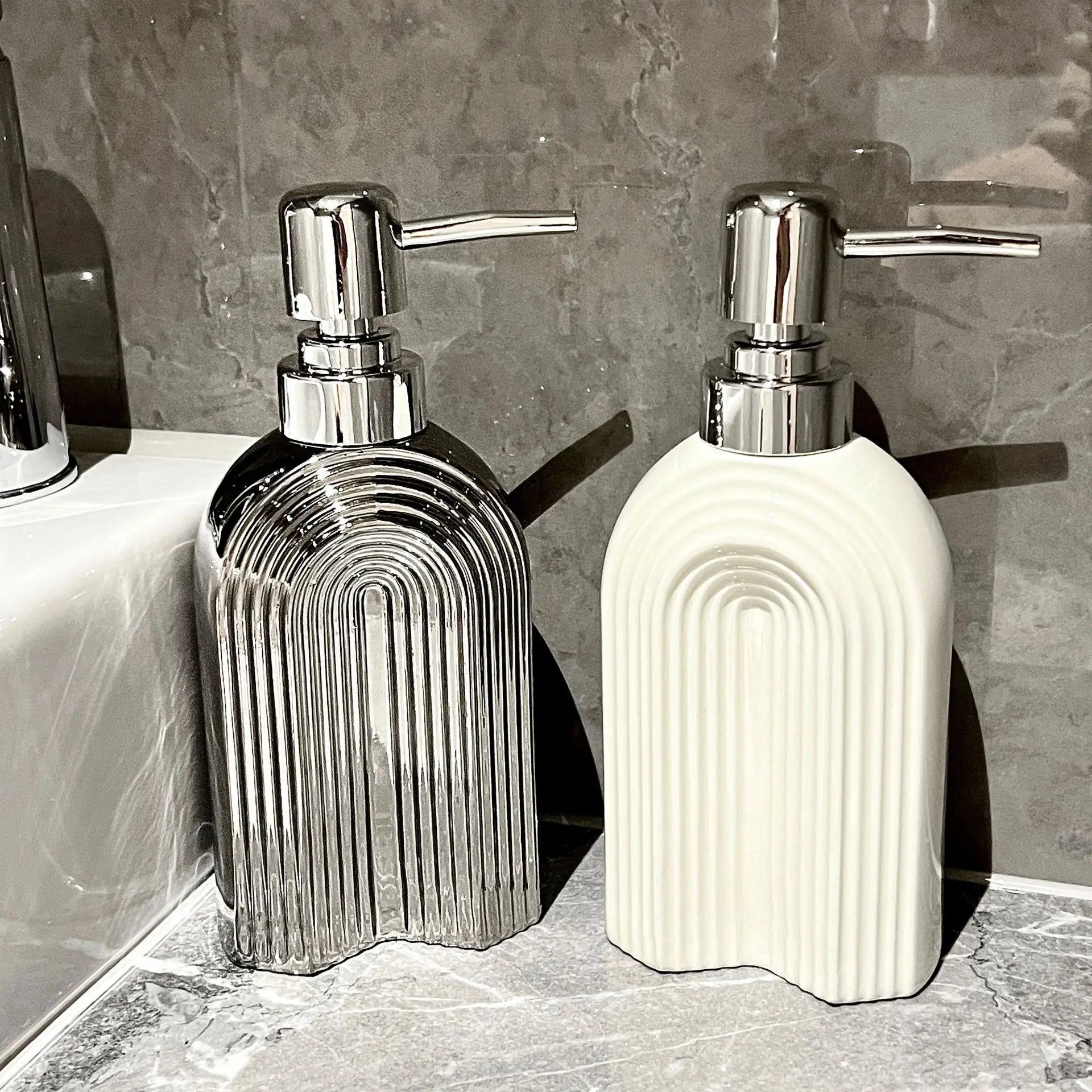 bouteille créative de désinfectant pour les mains luxe salle de bain - vue 2 sur 6