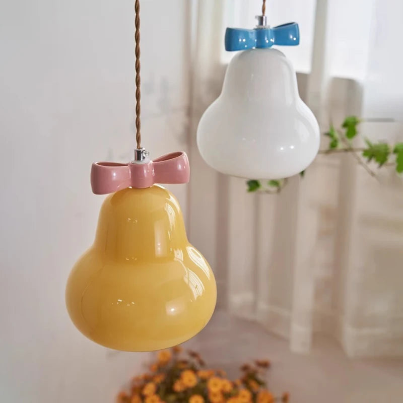 Pendelleuchte aus Glas mit rosa Schleife für das Kinderzimmer - vue 5 sur 13