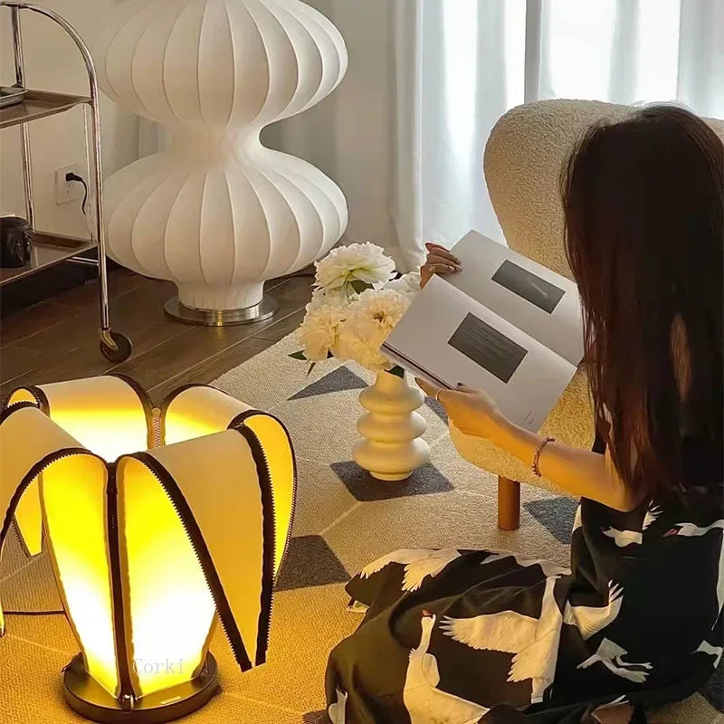 lampe de bureau tulipe style Bauhaus design ambiance élégante - vue 3 sur 7