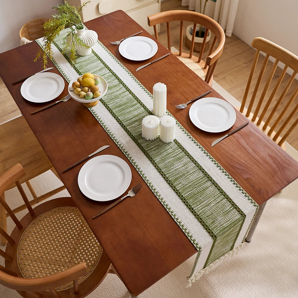 Chemin de table rayé bohème beige pompons tissés - vue 2 sur 6
