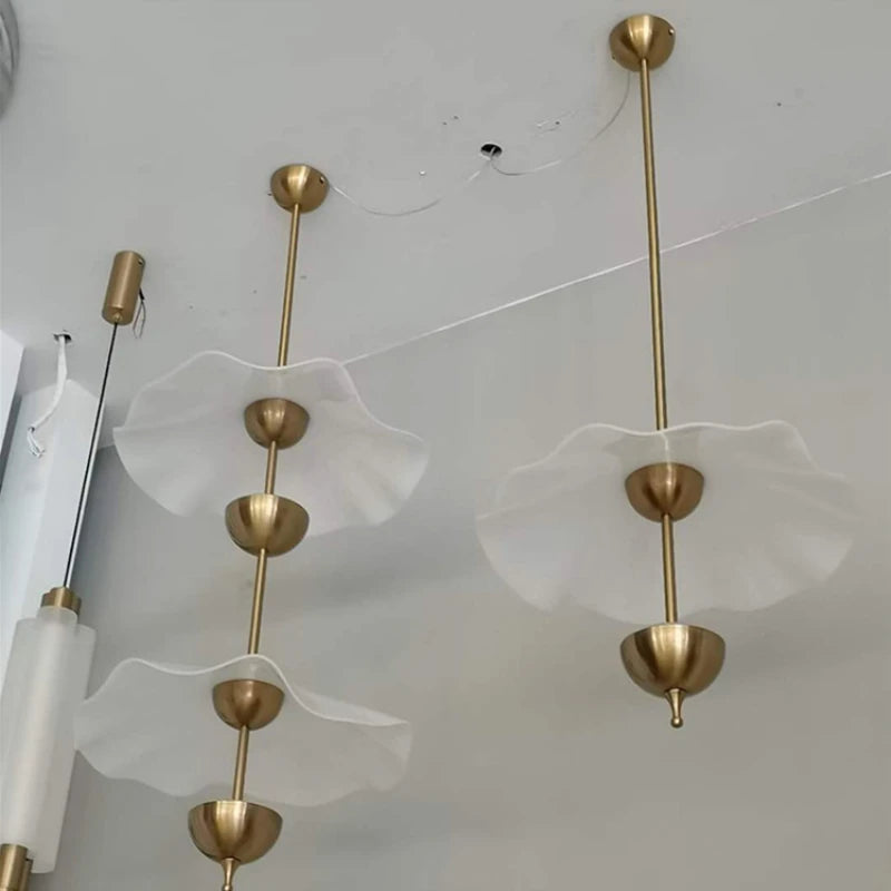 Pendelleuchte Lotusblatt aus goldfarbenem Metall Art déco - vue 3 sur 10