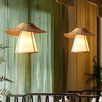 Elegante und moderne Wabi-Sabi-Pendelleuchte aus Stoff und Rattan