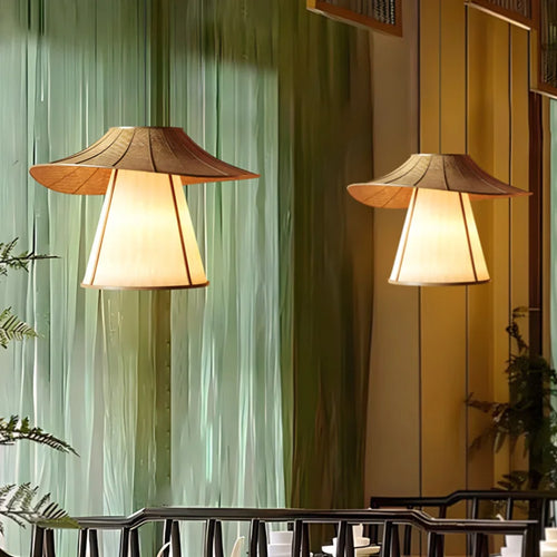Elegante und moderne Wabi-Sabi-Pendelleuchte aus Stoff und Rattan