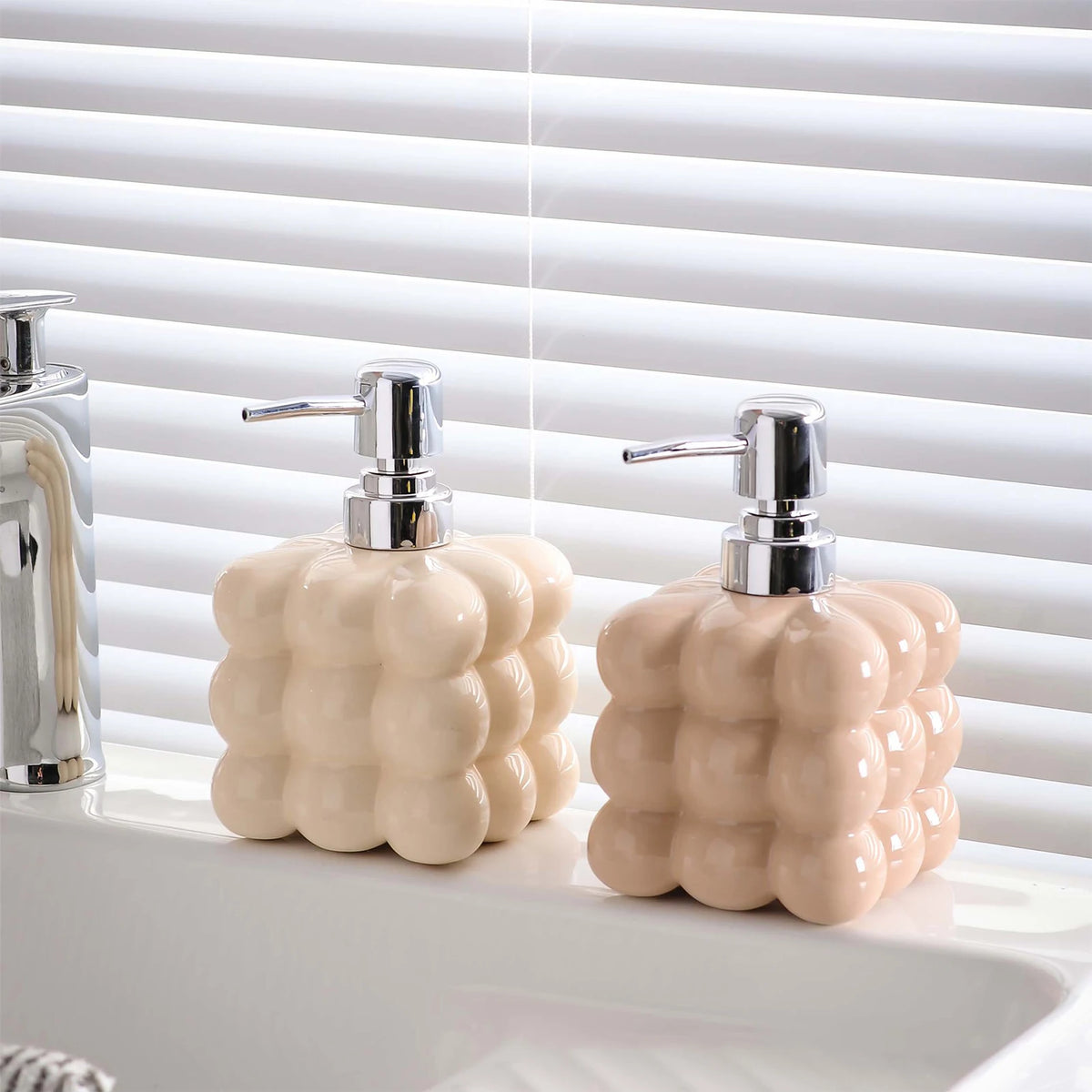 distributeur rechargeable de shampoing et savon moussant - vue 3 sur 9