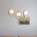 Moderne Pendelleuchte aus Holz mit integrierter LED