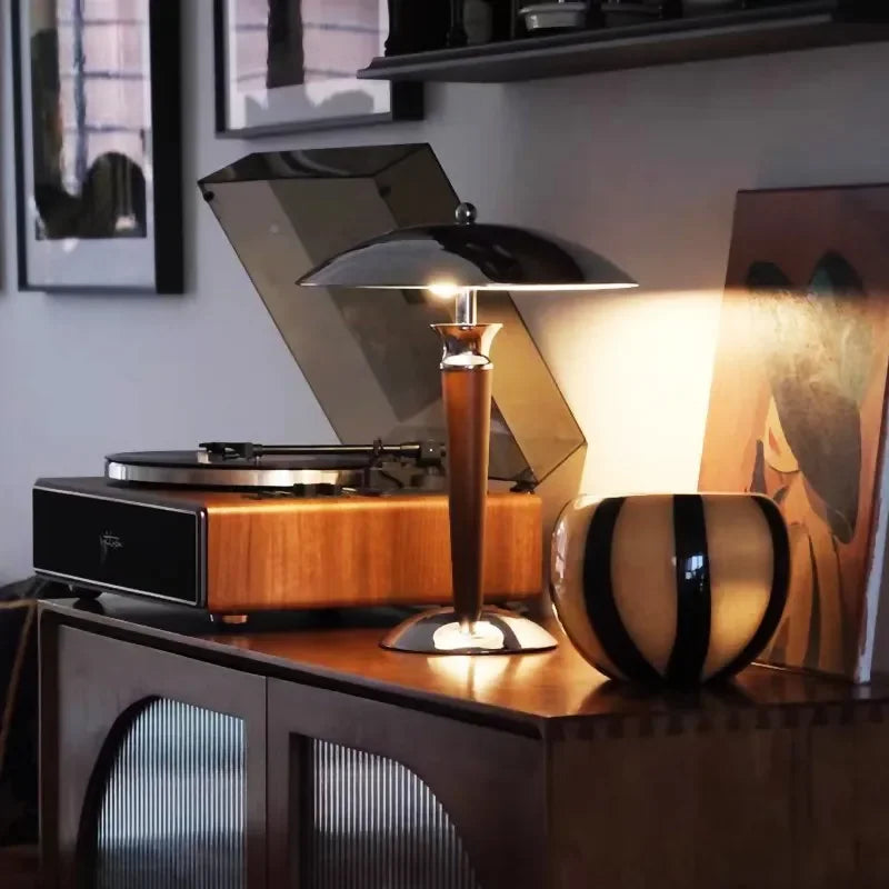 lampe de bureau nordique en bois avec abat-jour chromé - vue 5 sur 7