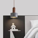 Moderne Pendelleuchte aus Naturstein und Holz