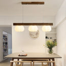 Moderne Pendelleuchte aus Naturholz in Baumwollform