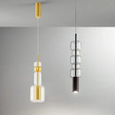 Moderne Glas-Pendelleuchte mit gold- und schwarzfarbenen Metallelementen