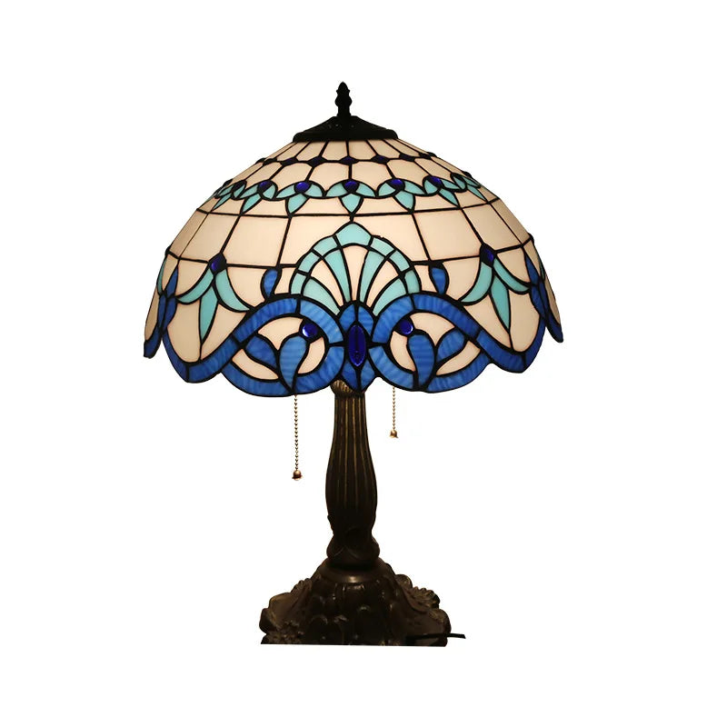 Handgefertigte Glas-Pendelleuchte für ein elegantes nordisches Ambiente