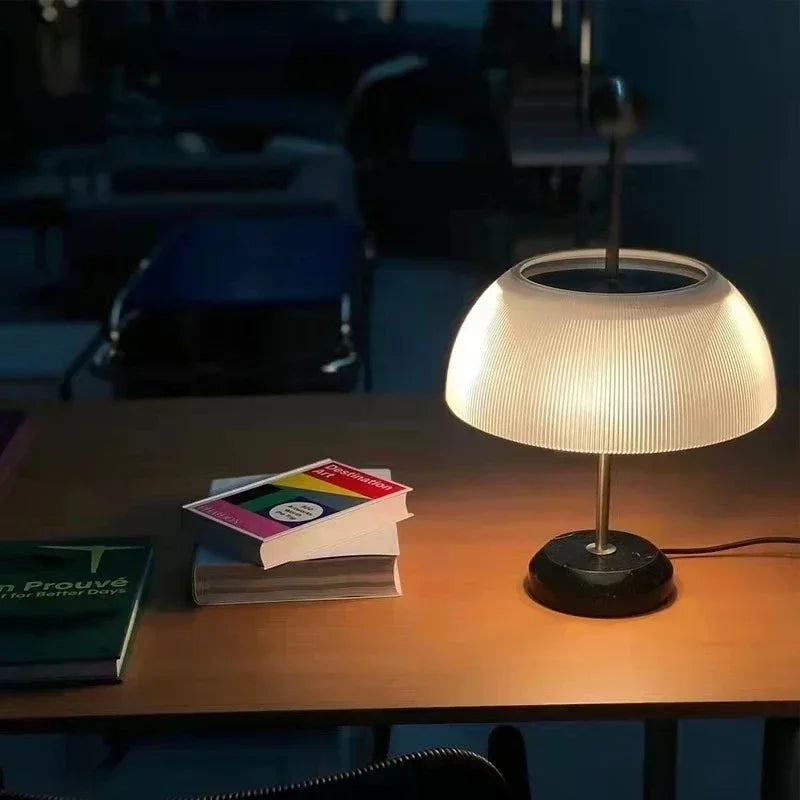 Elegante Retro-Schreibtischlampe im italienischen Design für modernes Interieur - vue 5 sur 8