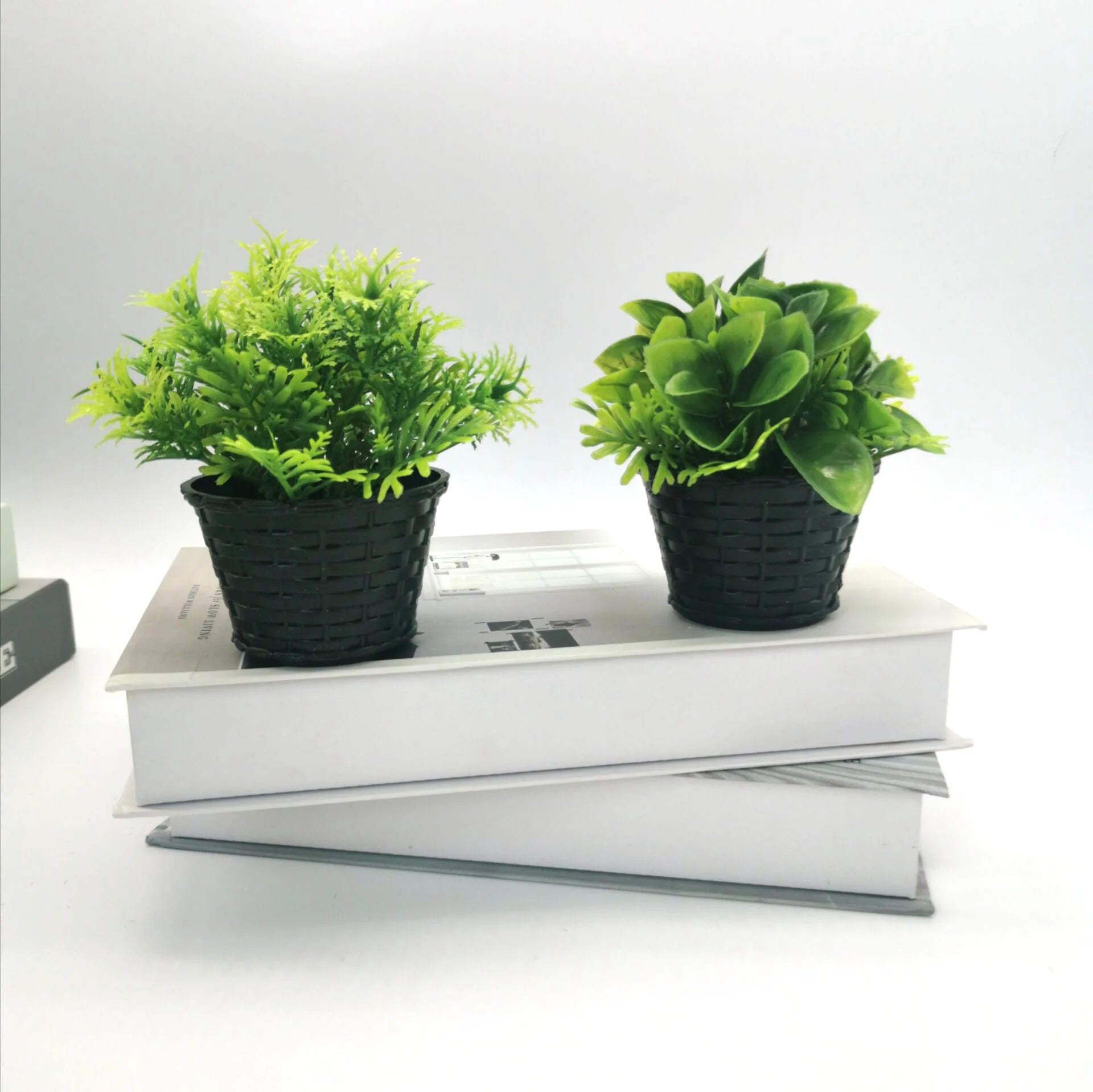 mini plante artificielle en pot pour décoration et événements festifs - vue 5 sur 11