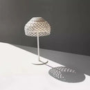 Minimalistische LED-Stehleuchte für warmes Licht