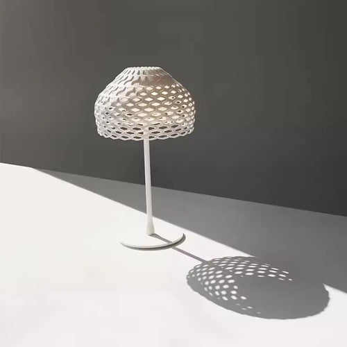 Minimalistische LED-Stehleuchte für warmes Licht