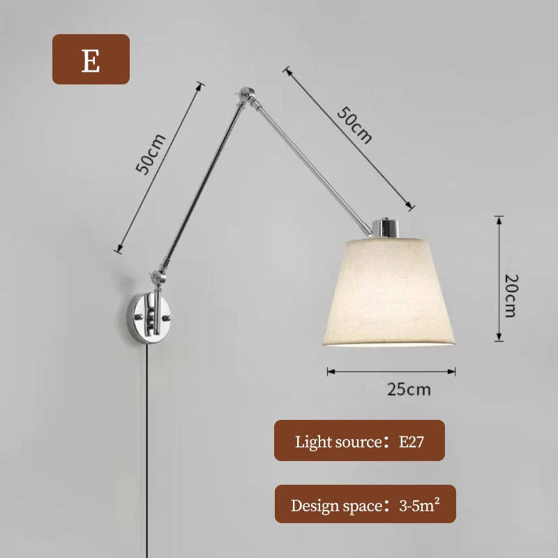 Moderne teleskopische Wandleuchte mit schwenkbarem Arm und rotierbarer Lampe
