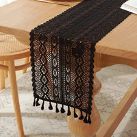 Chemin de table dentelle crochet boheme beige pompons