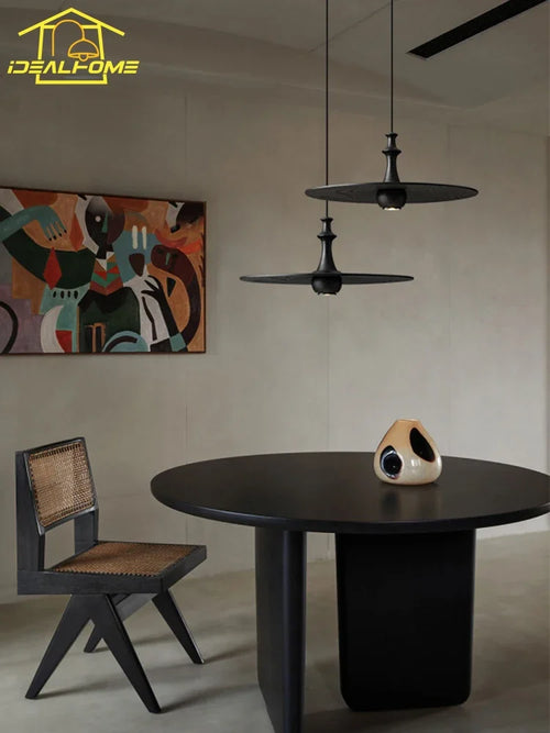 Minimalistische Pendelleuchte in Ufo-Form aus Holz für den Innenbereich - vue 2 sur 14