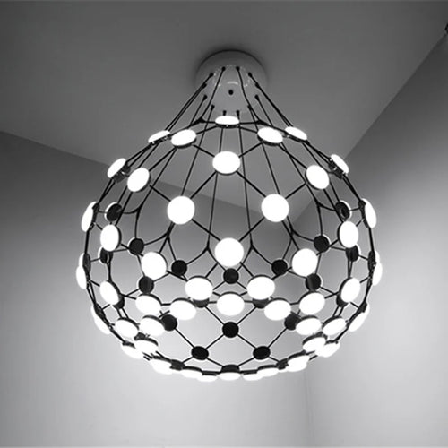 Postmoderne Créatif Noir Et Blanc Pièces D'échecs Suspension Lumière Grille Lustre Suspension Pour Salle à manger Salon Lumière Lampe À Led