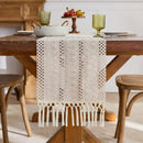 Chemin de table bohème beige tissé pompons géométriques