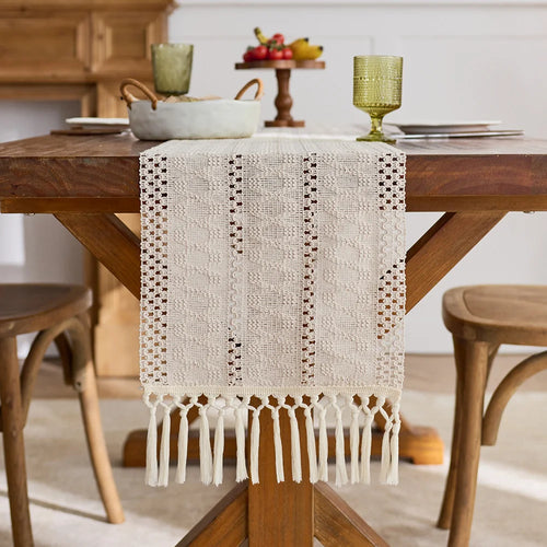 Chemin de table bohème beige tissé pompons géométriques - vue 4 sur 7