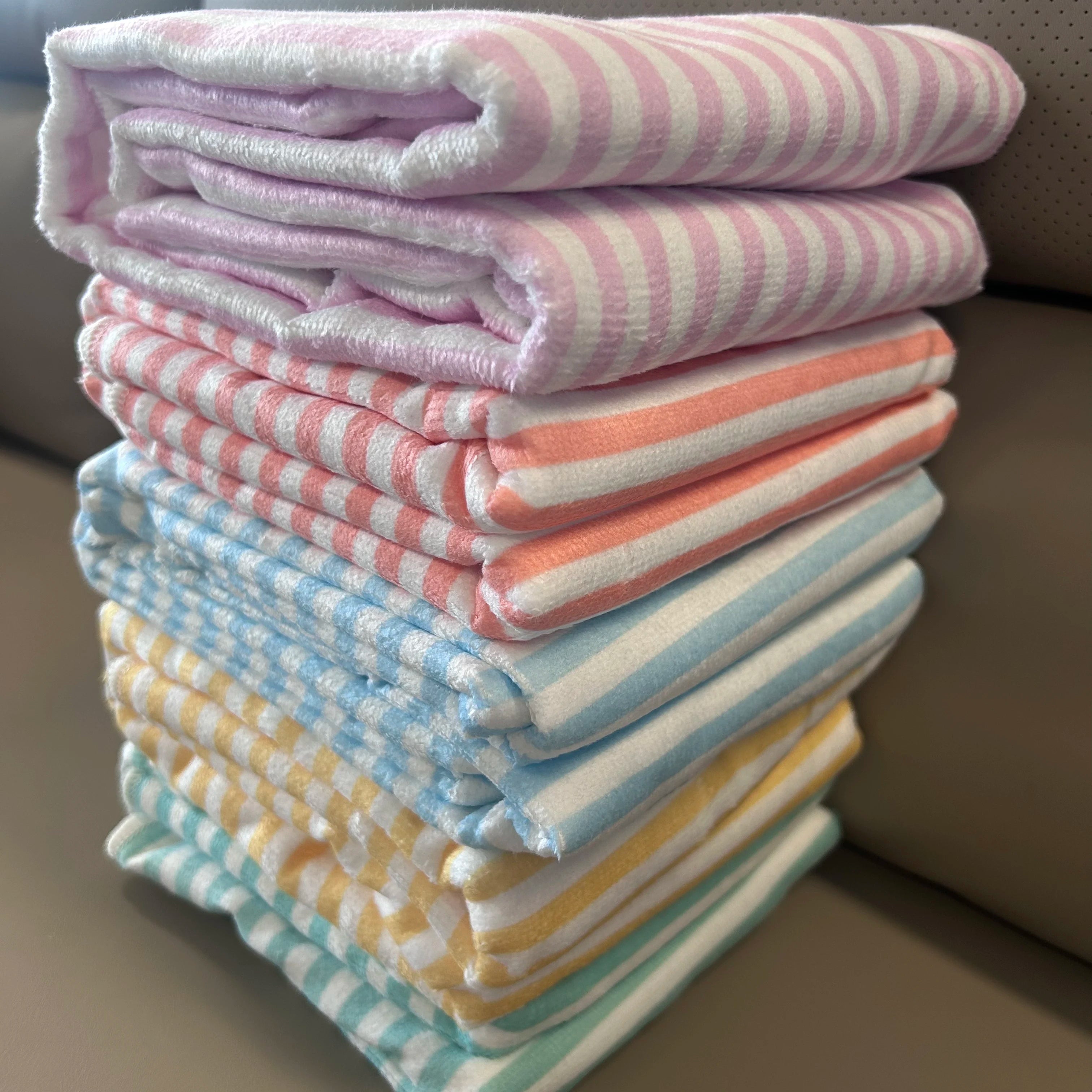 Serviette de plage rayures preppy monogramme personnalisée - vue 5 sur 6