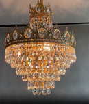lustre en cristal moderne design élégant pour intérieur haut de gamme