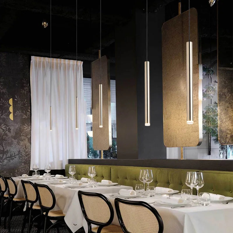 Moderne LED-Pendelleuchte in Gold für minimalistische Innenräume - vue 3 sur 14