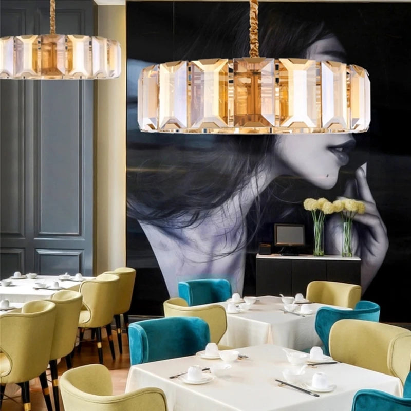 lustre de restaurant avec variété de cristaux 	 modèle