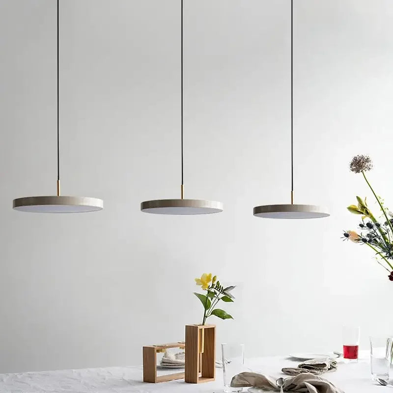 Suspension LED moderne avec disque d'étude