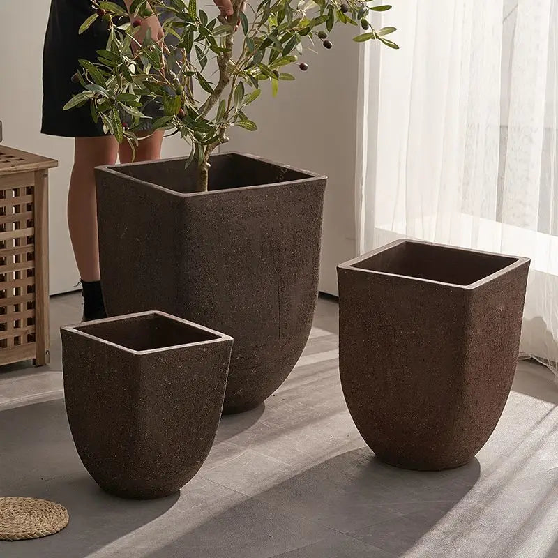 pot de fleurs en argile carrée pour jardin extérieur avec plantes respirantes
