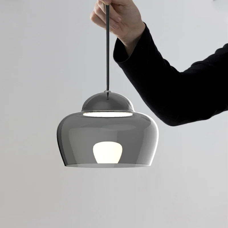 Moderne Pendelleuchte aus Glas für elegante Inneneinrichtung