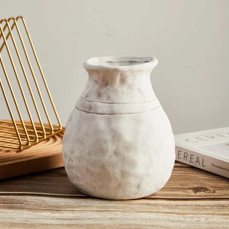 vase à fleurs vintage en céramique fait main pour décoration intérieure