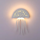 Weiße LED-Wandleuchte in Quallenform